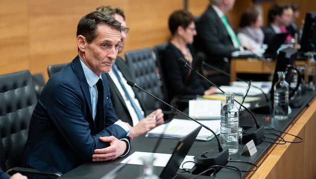 Investigativjournalist und Podcaster Michael Nikbakhsh als Auskunftsperson im ...