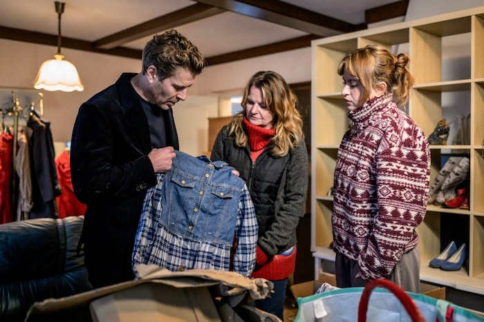 Mit Nataschas Schwester Claudia Nestelberger und deren Tochter Alina besucht Feurstein das Haus, ...