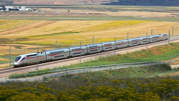Der Al Boraq ist der erste Hochgeschwindigkeitszug Afrikas und erreicht in Marokko die ...