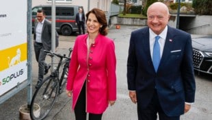 Bundeskanzler Christian Stocker besucht Landeshauptfrau Karoline Edtstadler (beide ÖVP)