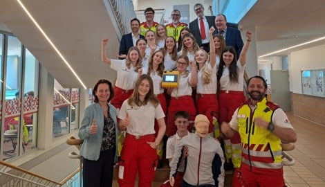 Stolz auf die 14 Jugendlichen sind die Erwachsenen, welche die neue Ausbildung an der Schule ...