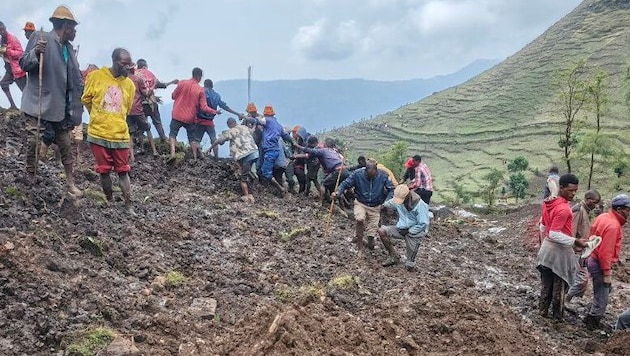 Unzählige Menschen werden nach Erdrutschen noch vermisst.