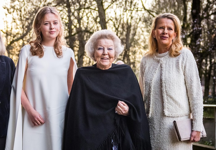 Gräfin Zaria mit ihrer Großmutter Prinzessin Beatrix und ihrer Mutter Prinzessin Mabel