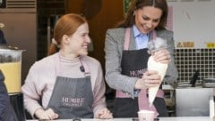 Prinzessin Kate überraschte Marktbesucher mit selbst garnierten Crumbles.
