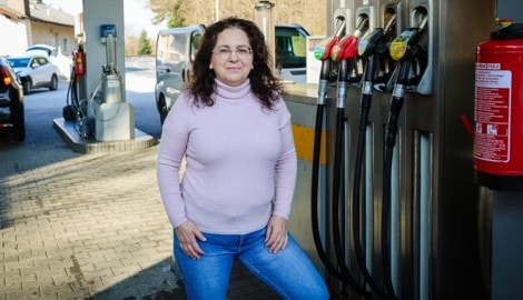 Theresia Mitterbauer betreibt die Tankstelle in Handenberg (OÖ) – der große Ansturm nach ...