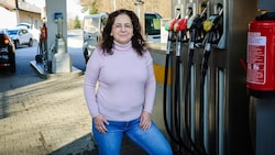 Theresia Mitterbauer betreibt die Tankstelle in Handenberg (OÖ) – der große Ansturm nach ...