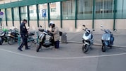 Auch auf diesem Parkplatz für Einspurige vor der ÖGK werden Mopedfahrer regelmäßig abgestraft.