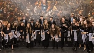 Der Kammerchor des Johann-Joseph-Fux-Konservatoriums ist mehrfach zu hören. 