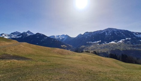 Eine scheinbar friedvolle Landschaft: Doch genau über diese Hänge donnerten im Jahre 1954 zwei ...