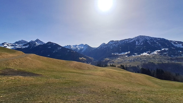 Eine scheinbar friedvolle Landschaft: Doch genau über diese Hänge donnerten im Jahre 1954 zwei ...