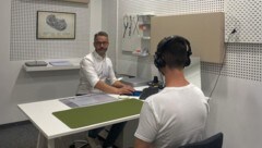 Hörcafé Hollabrunn entlarvt Mythen über Hörgeräte und bietet individuelle Hörakustik-Lösungen.