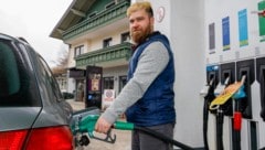 Michele kommt aus Bayern und tankt ausschließlich in Österreich.