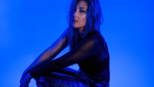 „Too Young To Feel Old, Too Old To Feel Young“: So heißt die neue EP der sympathischen Sängerin ...