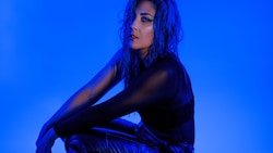 „Too Young To Feel Old, Too Old To Feel Young“: So heißt die neue EP der sympathischen Sängerin ...