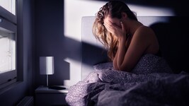 Die Lärmbelastung im Schlafzimmer nach Möglichkeit zu reduzieren, ist eine sinnvolle Maßnahme – ...