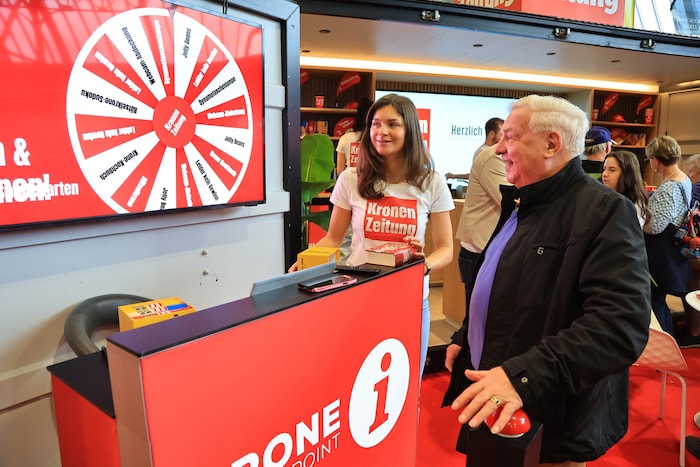 Mit etwas Glück können Abonnenten beim Glücksrad in der „Krone“-Lounge (Halle B.1) tolle Preise ...