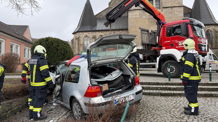 Für die Bergung wurde ein Ladekran benötigt.