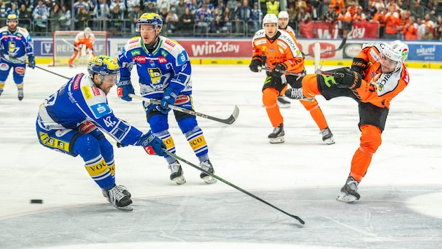 Haudum (r.) und die 99ers schossen den VSV vom eigenen Eis.