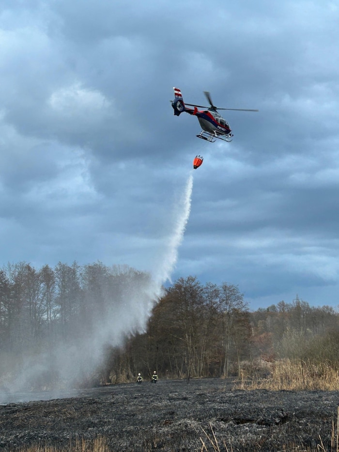 Die Polizei löschte aus der Luft.