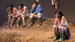 „Die Infantin trägt den Scheitel links“ ist ein „Anti-Heimatroman“, fern von der schon ...