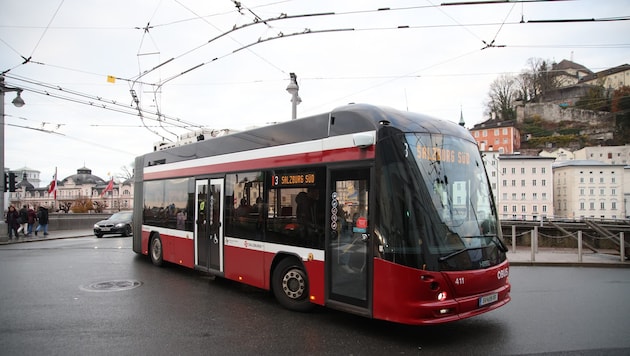 Rund um die Staatsbrücke stand am Montag gegen Mittag alles. (Symbolbild)