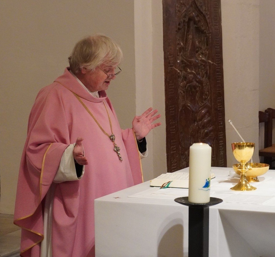 Der vierte Fastensonntag ist einer von zwei Sonntagen im Jahr, an dem das liturgische Gewand ...