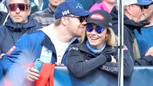 Aleksander Aamodt Kilde (links) feiert Mikaela Shiffrin. 