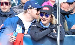 Aleksander Aamodt Kilde (links) feiert Mikaela Shiffrin. 