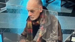 Die Grazer Polizei fahndet nach diesem Mann, der am 5. Februar in einer Bank in Waltendorf Geld ...