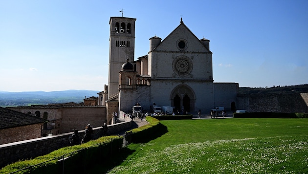 Als Franziskus 1228 heiliggesprochen wurde, wurde mit dem Bau der Basilika San Francesco in ...