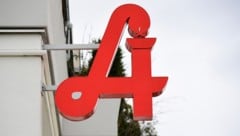 Der Mann in Kutte hatte beim Überfall auf die Apotheke keinen Erfolg (Symbolbild).