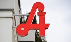 Der Mann in Kutte hatte beim Überfall auf die Apotheke keinen Erfolg (Symbolbild).