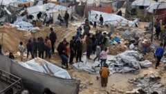 Obwohl im Gazastreifen offiziell eine Waffenruhe herrscht, gehen die Aktivitäten der ...