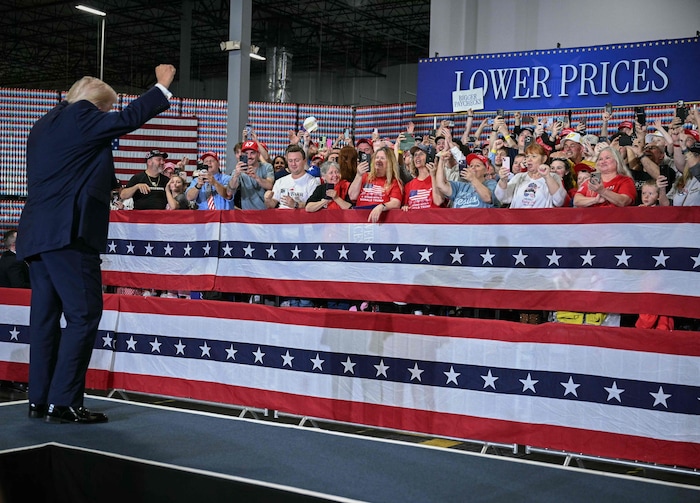 Der Wahlkampf für die Zwischenwahlen im November ist schon im Gange. Bei einem Auftritt in ...