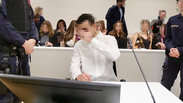Der 25-Jährige im Wiener Landl meint, selber Opfer von Gewalt geworden zu sein.