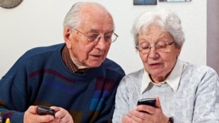 Gerade ältere Menschen tun sich oft schwer damit, sich in der digitalen Welt zurechtzufinden.