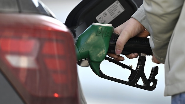 Tanken ist derzeit (wieder) teuer, eine Senkung nicht in Sicht.