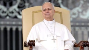 Papst Leo XIV. leidet nach Angaben seiner behandelnden Ärzte an Lungenkrebs. Dies teilte das ...