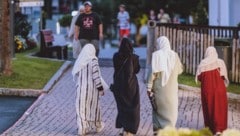 Verschleierte Frauen sind im Sommer kein seltenes Bild