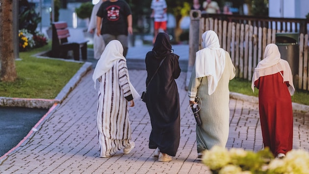 Verschleierte Frauen sind im Sommer kein seltenes Bild