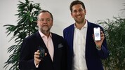 Die Staatssekretäre Sepp Schellhorn (li.) und Alexander Pröll stellten am Freitag in Innsbruck ...