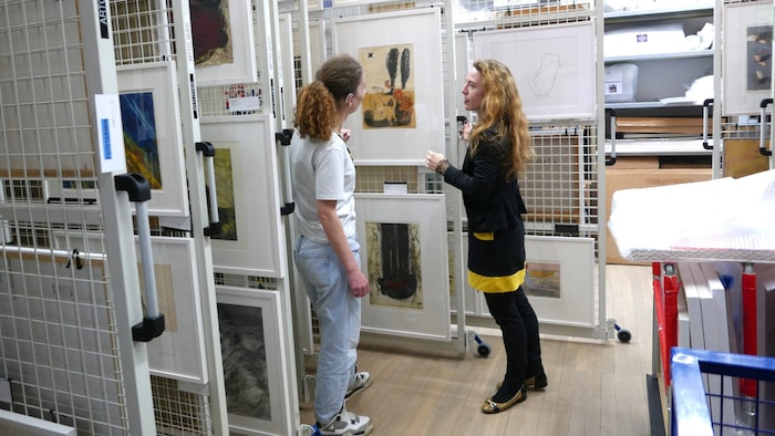 Maria Reitter-Kollmann im Gespräch mit der Restauratorin