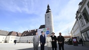 Domretter (v. li.): Herbert Klenk (Kuratorium), Bürgermeister Stadler, Mikl-Leitner, Bischof ...