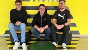 Die HAK-Schüler Marc Zimmermann, Simon Oswald und Nico Treißmann (v.l.) gründeten im Rahmen ...