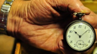 Auch eine Taschenuhr ließ der Pfleger mitgehen. (Symbolfoto)