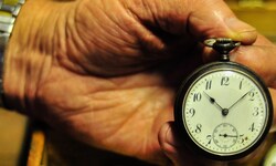 Auch eine Taschenuhr ließ der Pfleger mitgehen. (Symbolfoto)