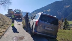 Der Wagen blieb mit dem Unterboden hängen.