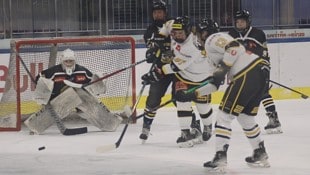 Die Eagles um Goalie Apsite (li.) zeigten eine starke Partie.