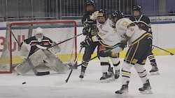 Die Eagles um Goalie Apsite (li.) zeigten eine starke Partie.