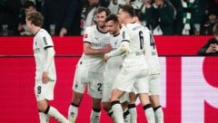 Mittendrin in der Gladbacher Jubeltraube: ÖFB-Ass Kevin Stöger